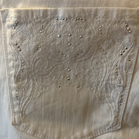 Gloria Vanderbilt Jordyn midrise Capris with sparkly embellishments - Picture 5 of 9